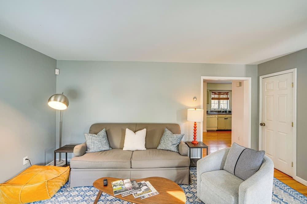 Walk to Dining: Downtown Lenox Guest House!