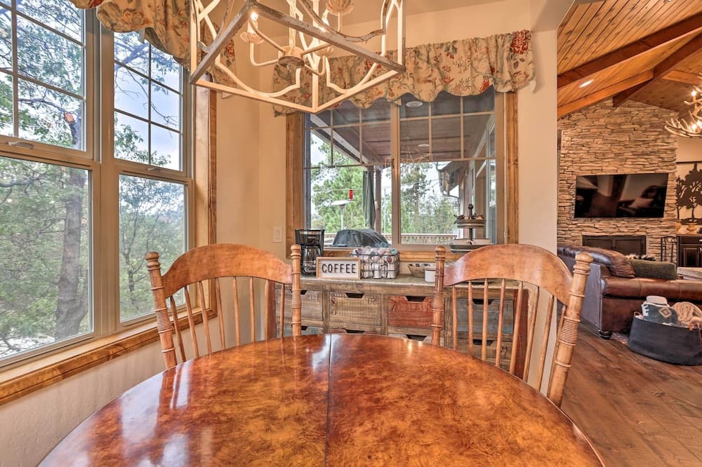 5 Mi to Big Bear Lake: Home w/ Hot Tub!