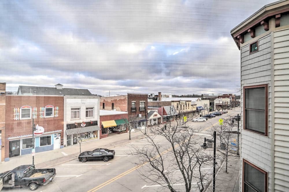 'phoenix Nest' South Haven Condo: River View!