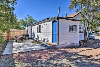 Renovated Rocky Mountain Cottage: Walk to Main St!