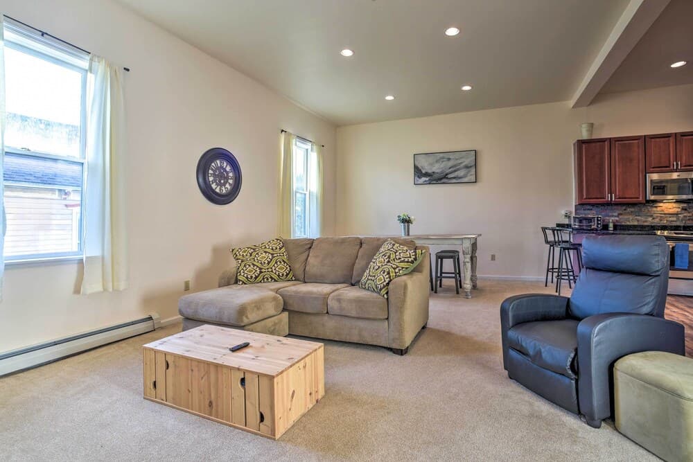 1/2 Mi to Windham Mtn: Main Street Condo