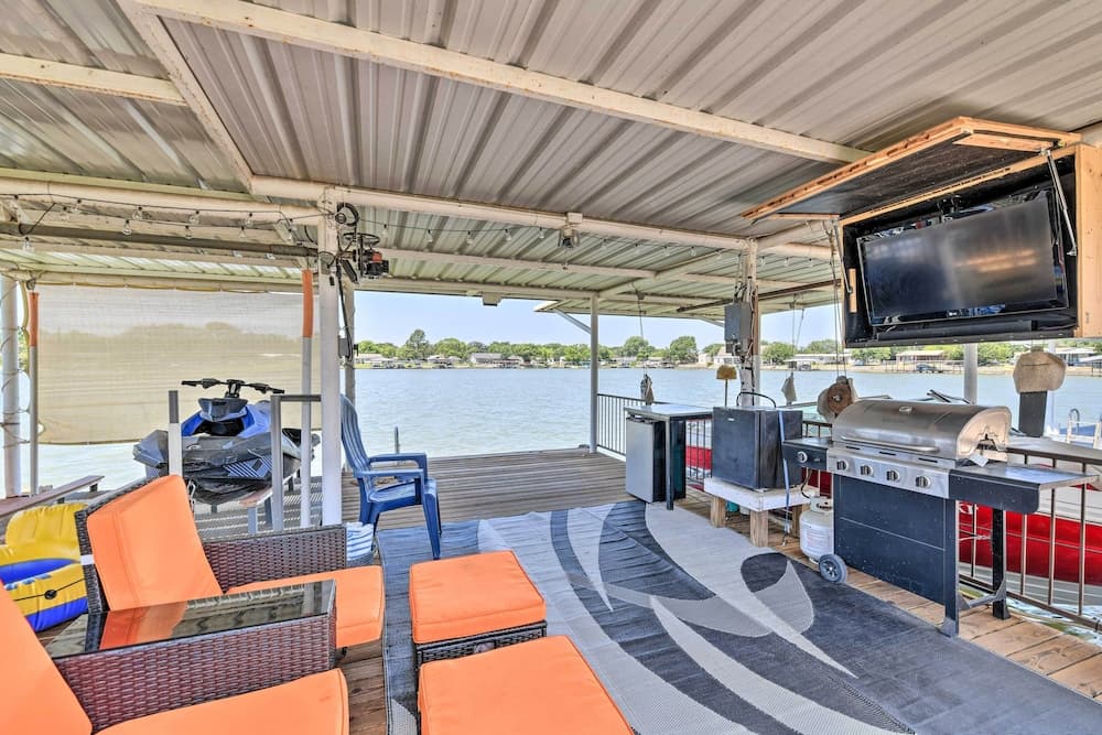 Lakefront Granbury Home, Boat Dock On-site!