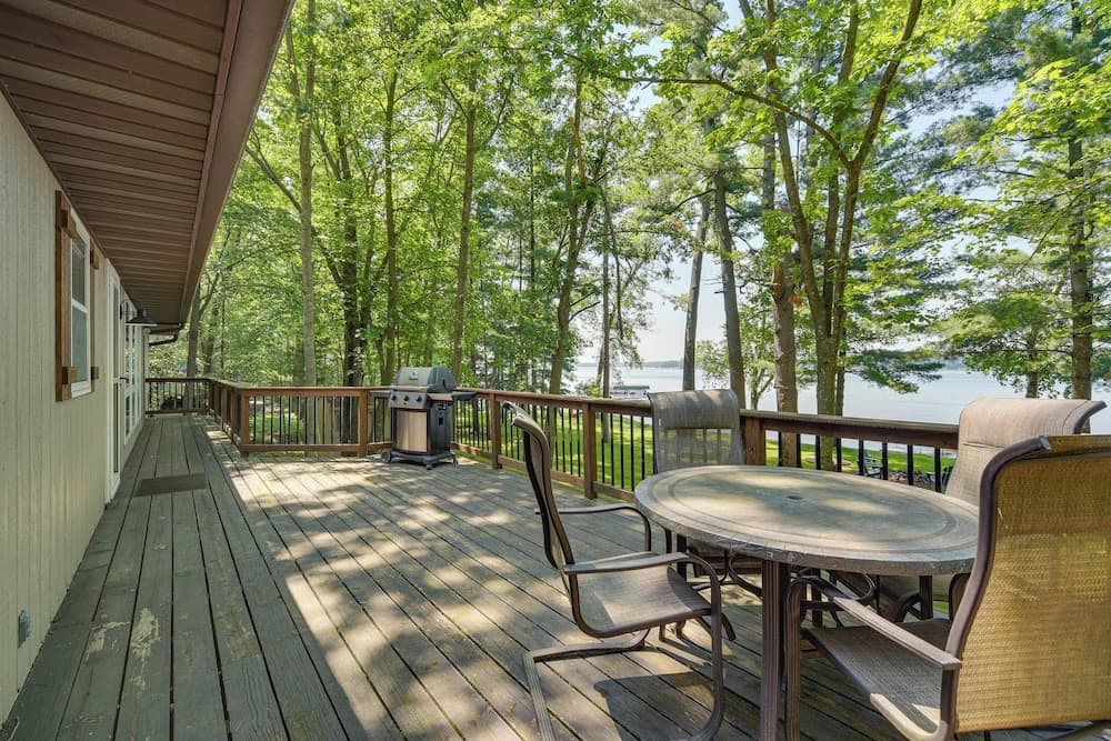 Spacious Luxury Cabin w/ Deck & Dock on Bone Lake