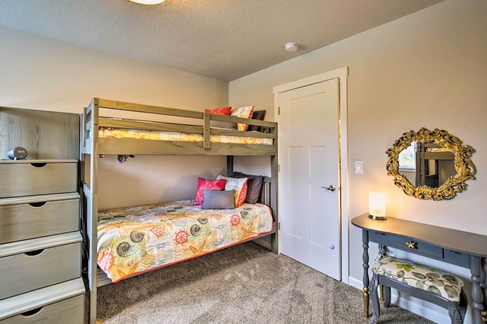 Stunning Neskowin Gem: View of Cascade Head!