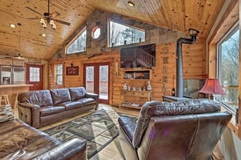 Rustic Cabin w/ Hot Tub - 7 Miles to Hocking Hills