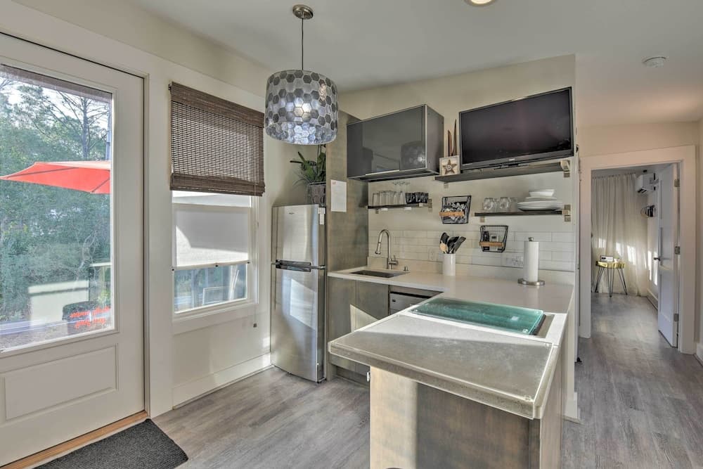 Mid-century Modern Beach Cottage With Fire Pit!