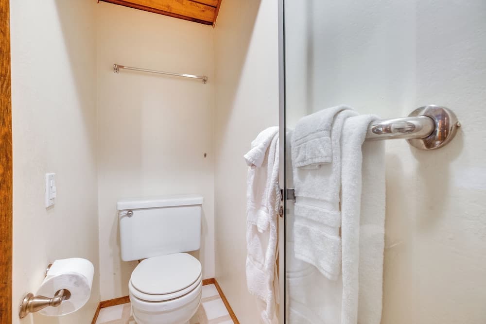 Mammoth Lakes Condo ~ 5 Mi to Mammoth Mtn!