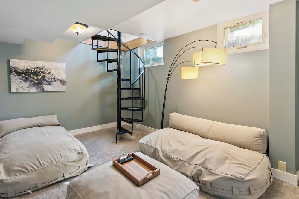 Cozy Montana Retreat w/ Fire Pit & Mountain Views!