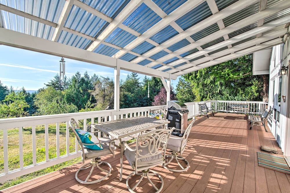 Hood Canal Home w/ Hot Tub - Bordering Olympic NP!