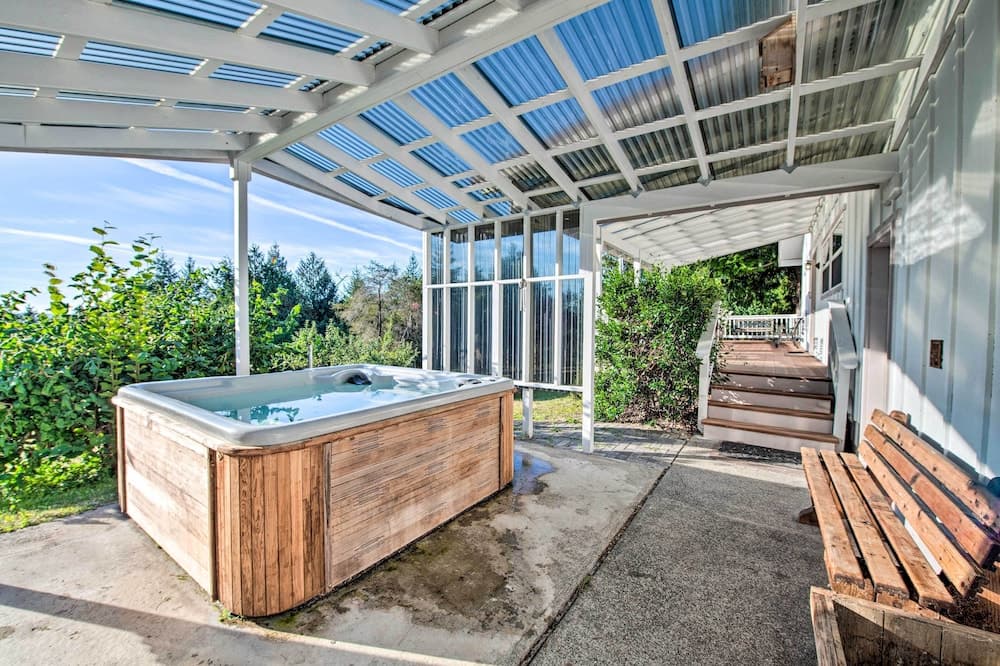 Hood Canal Home w/ Hot Tub - Bordering Olympic NP!