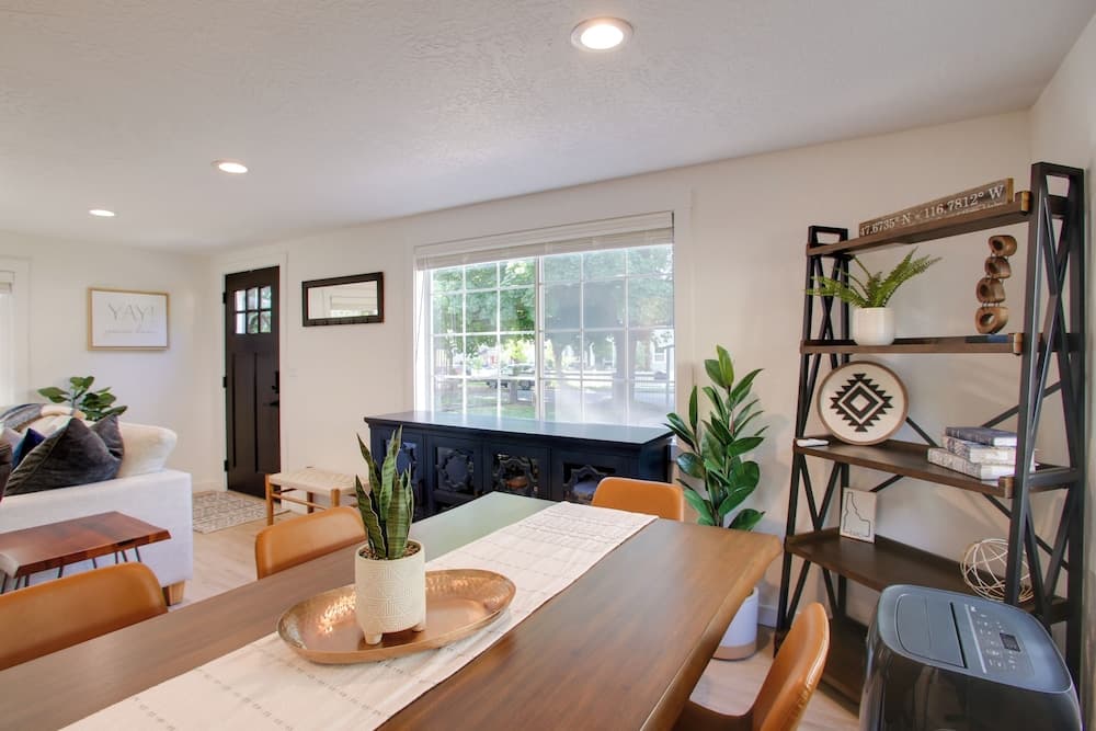 Cozy Coeur D'alene Getaway w/ Fire Pit, Near Dtwn