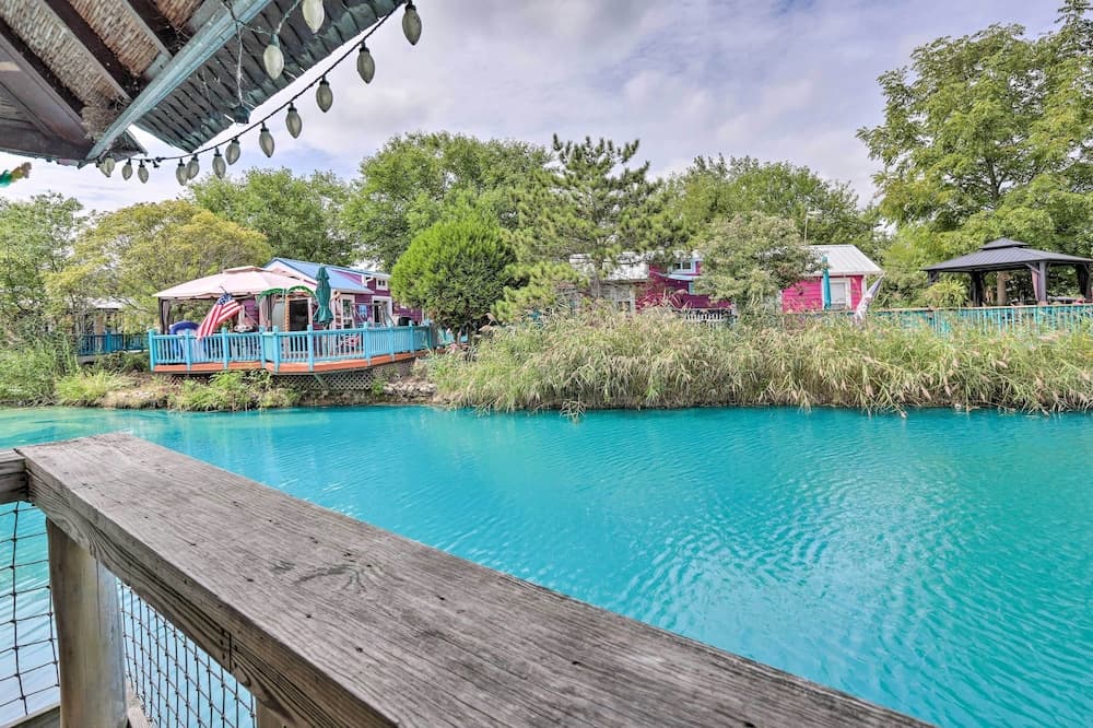Middle Bass Condo w/ Balcony, Lake Erie Views