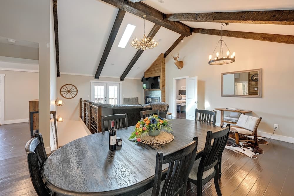 Beautiful Franklin Home w/ Bunkhouse & Hot Tub!