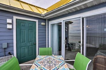 Resort-style Condo With Lake-view Balcony!