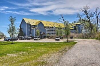 Cozy Lakefront Middle Bass Retreat w/ Balcony
