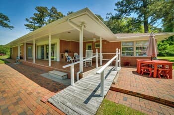 1950s-style House With Patio on Newport River!