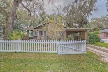 Chic Ocala Home w/ Yard ~ 1 Mi to Dtwn Square