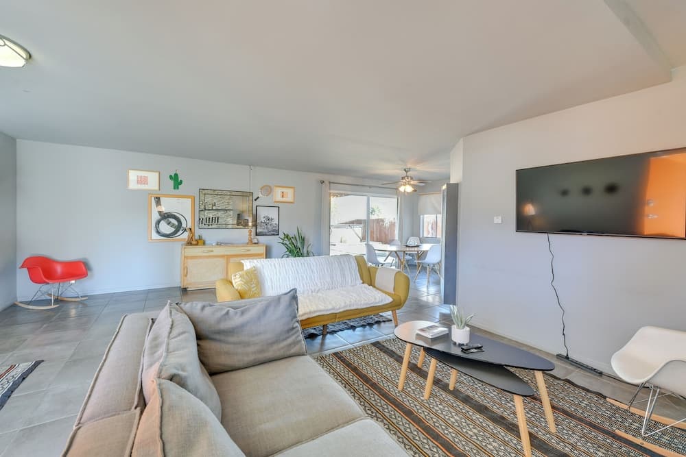 Joshua Tree Vacation Home w/ Private Hot Tub!