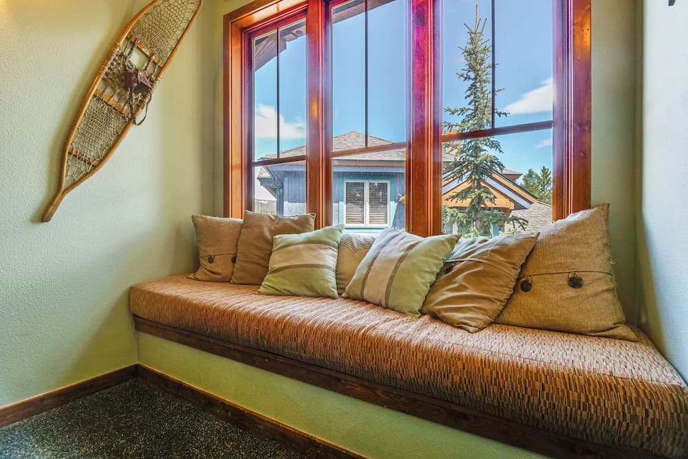 Walk to Shuttle, Lift & Main St! Breck Ski Base