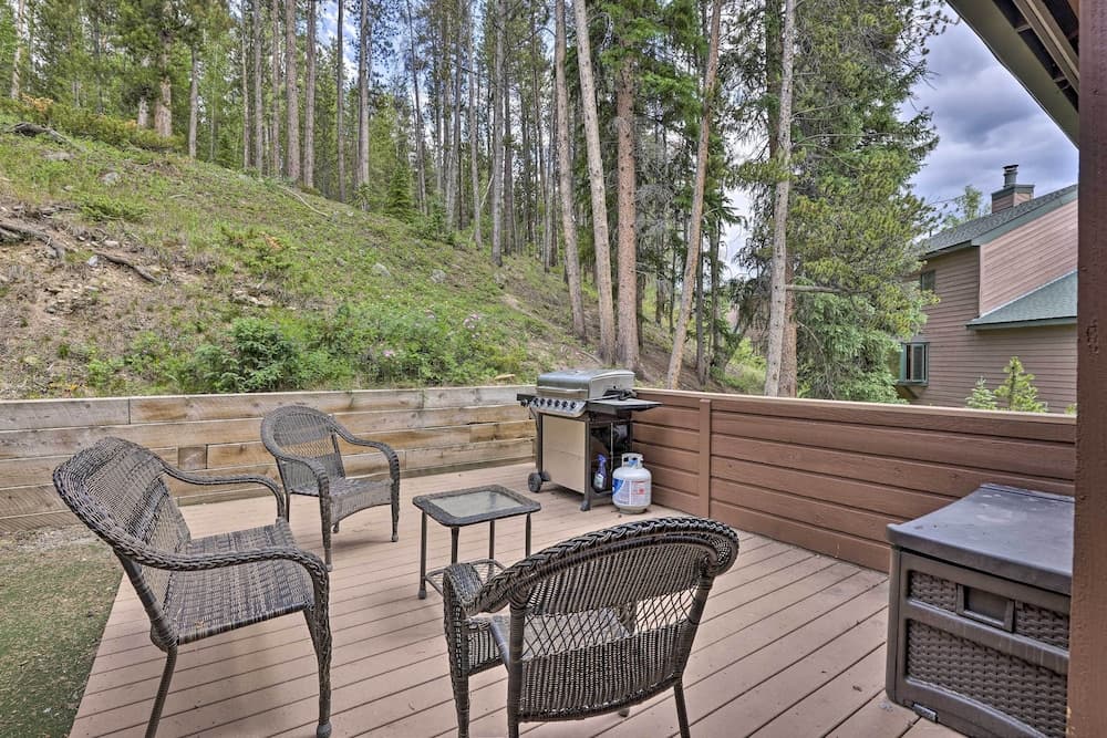 Walk to Lift: Townhome w/ Shuttle in Breckenridge!