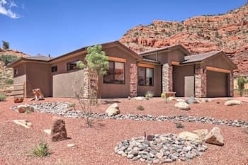 Utah Retreat w/ Fire Pit - Near Zion National Park