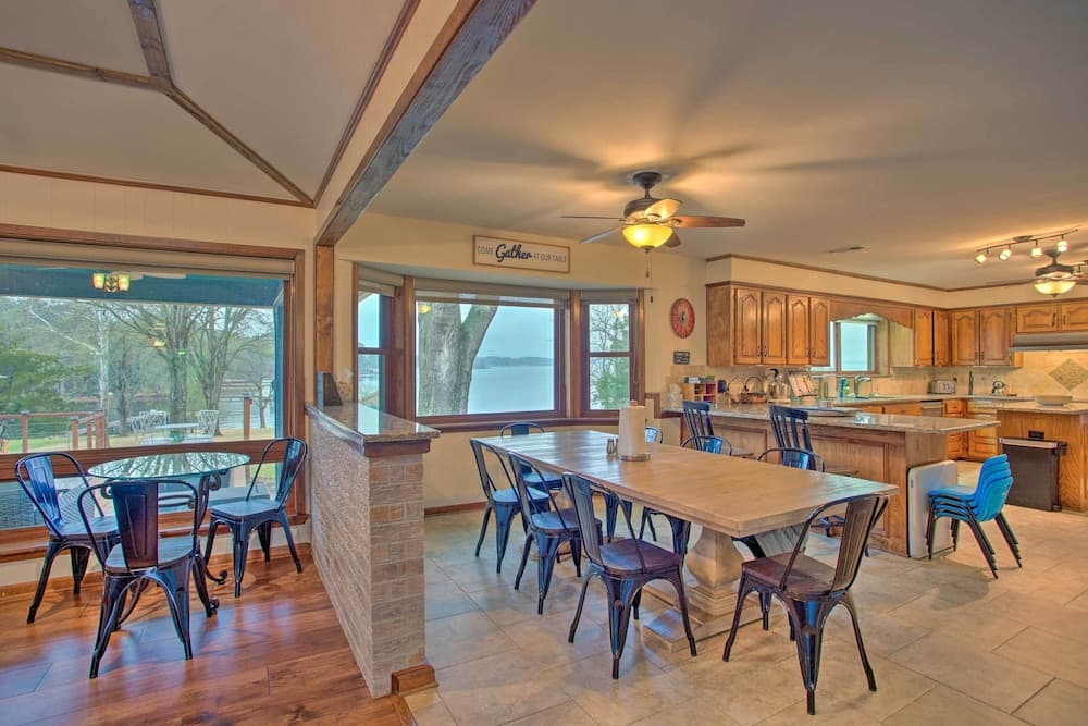 Roomy Texas Lake Retreat w/ Private Boat Ramp