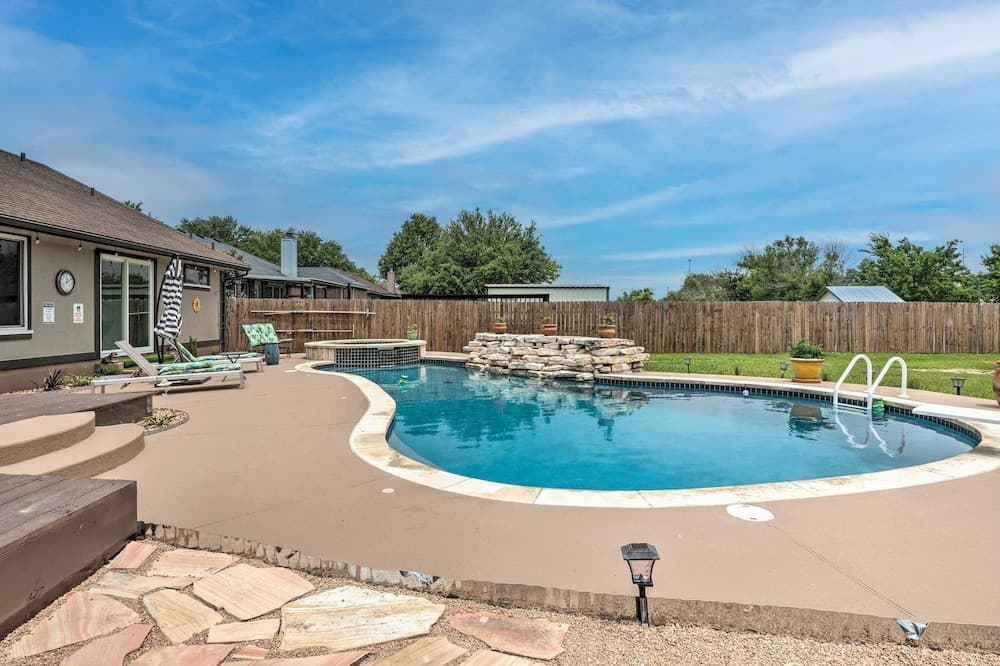 Hot Tub, Pool, & Fire Pit: Gorgeous Hutto Home