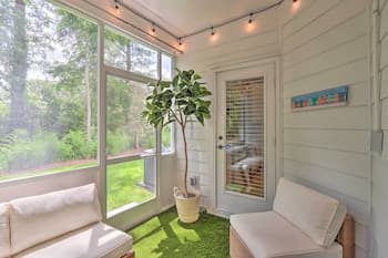 Modern Hilton Head Townhome ~ 4 Mi to Beach!