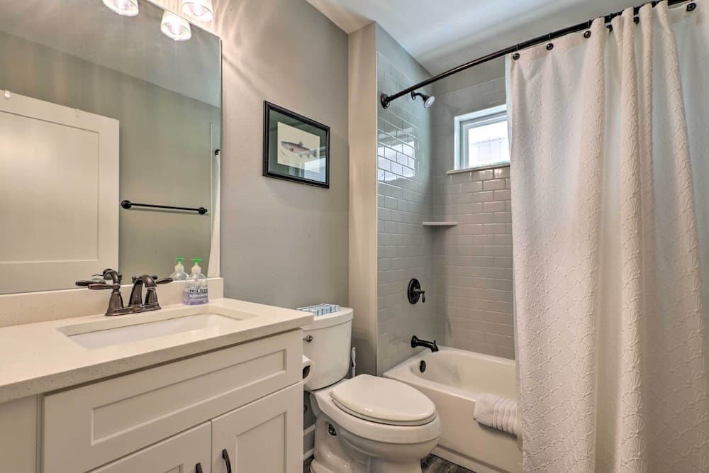 Nature Lover's Paradise: Hike, Bike & Fish!