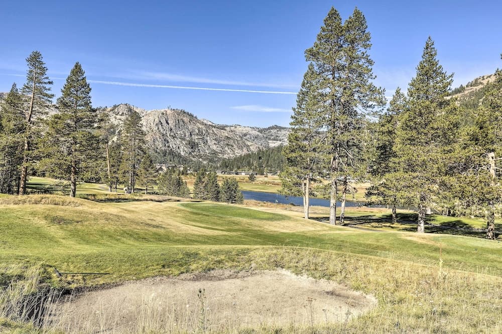 6 Mi to Lake Tahoe: Everline Resort Retreat!