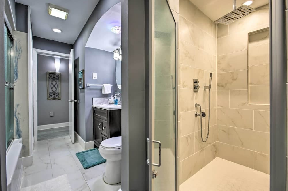 11 Mi to Nola: Westwego Home w/ Sunroom!