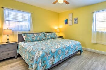 Bradenton Home: Direct Access to Sarasota Bay