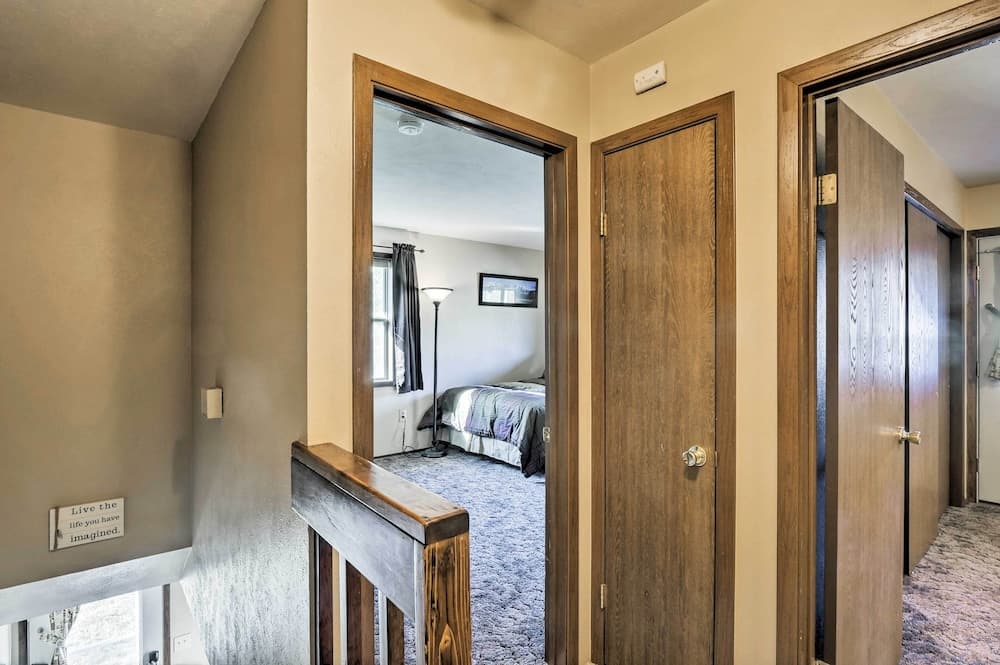 Grand Lake Condo w/ Balcony - 1 Block to Water!