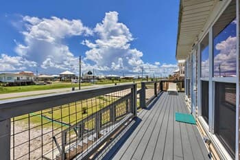 Lovely Dauphin Island Cottage w/ Deck & Gulf Views