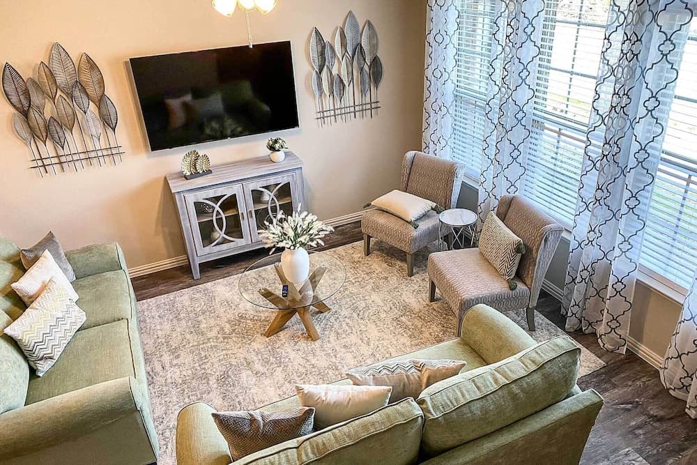 Brand-new Townhome Near Unt/twu & The Square!