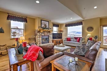Spacious Family Condo w/ Mtn Views: 11 Mi to Ski!