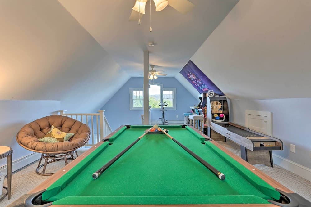 Large Yard + Games: Edgewater Escape in Paupack!