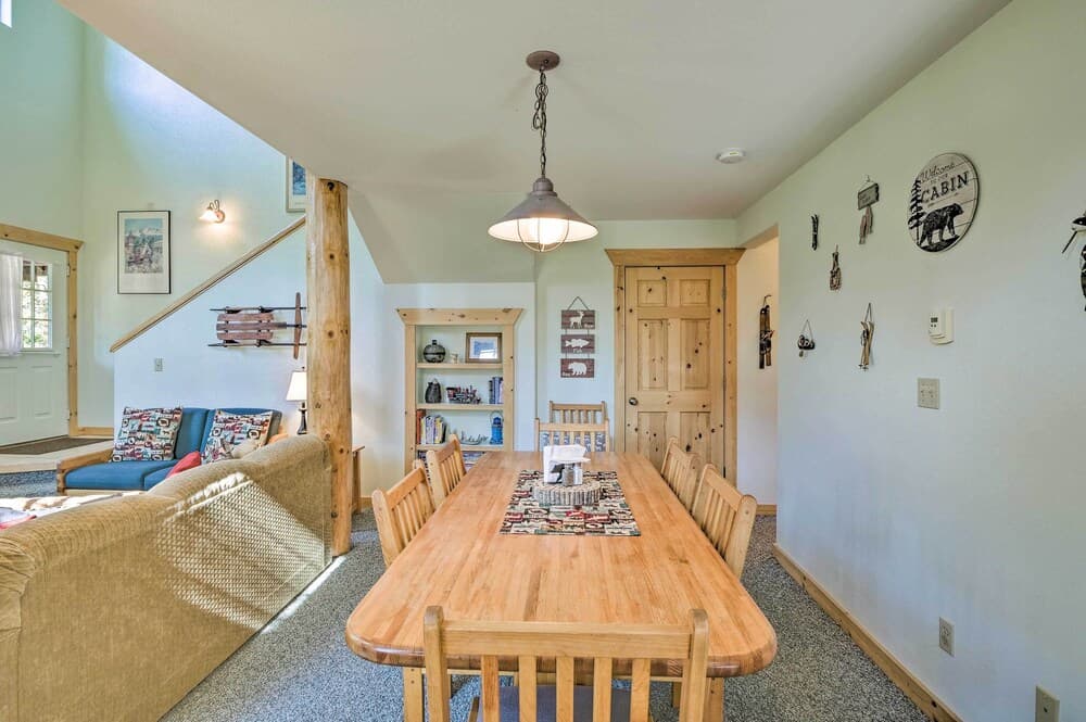 6 Mi to Turquoise Lake: Retreat w/ Covered Deck!