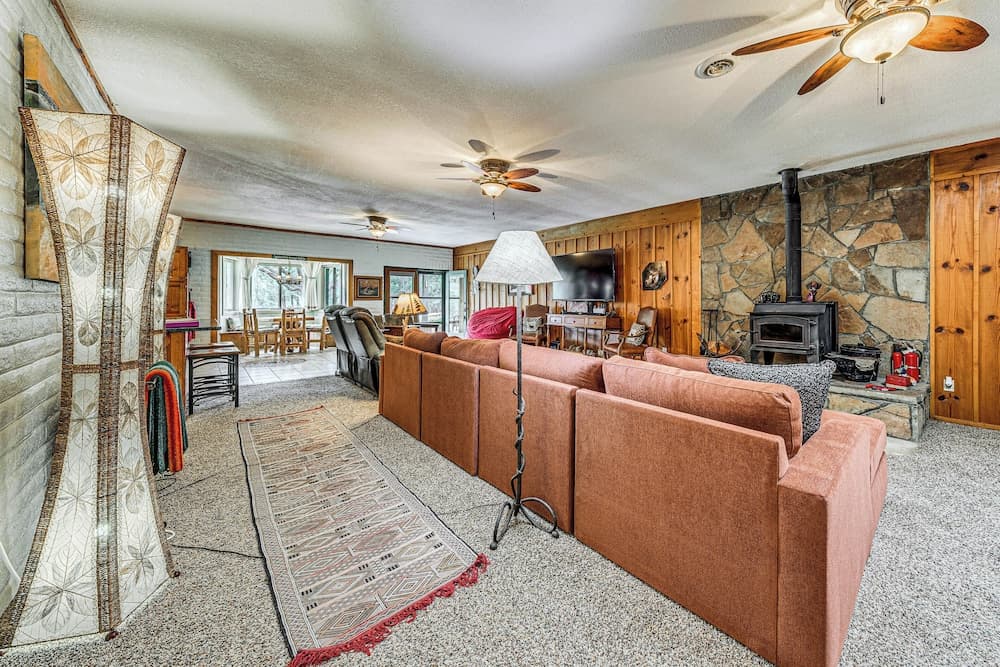 Spacious Alto House on 8 Private Acres w/ Hot Tub!