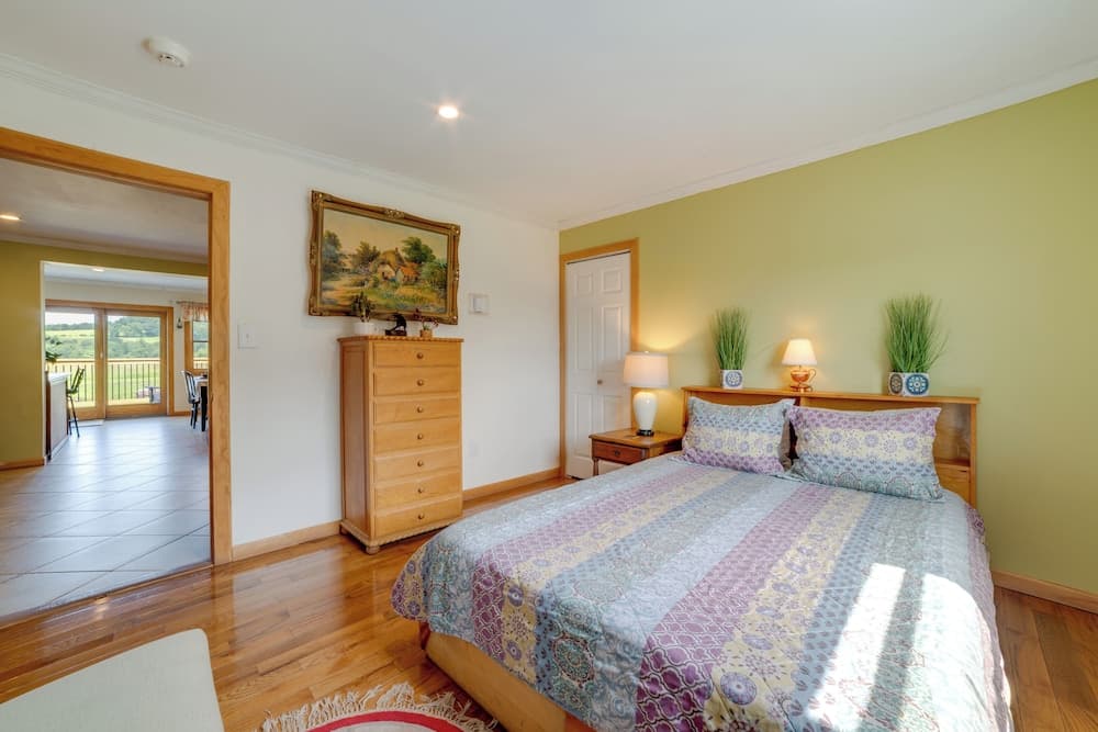 Lakefront Gem: Hot Tub & Game Room in Hancock