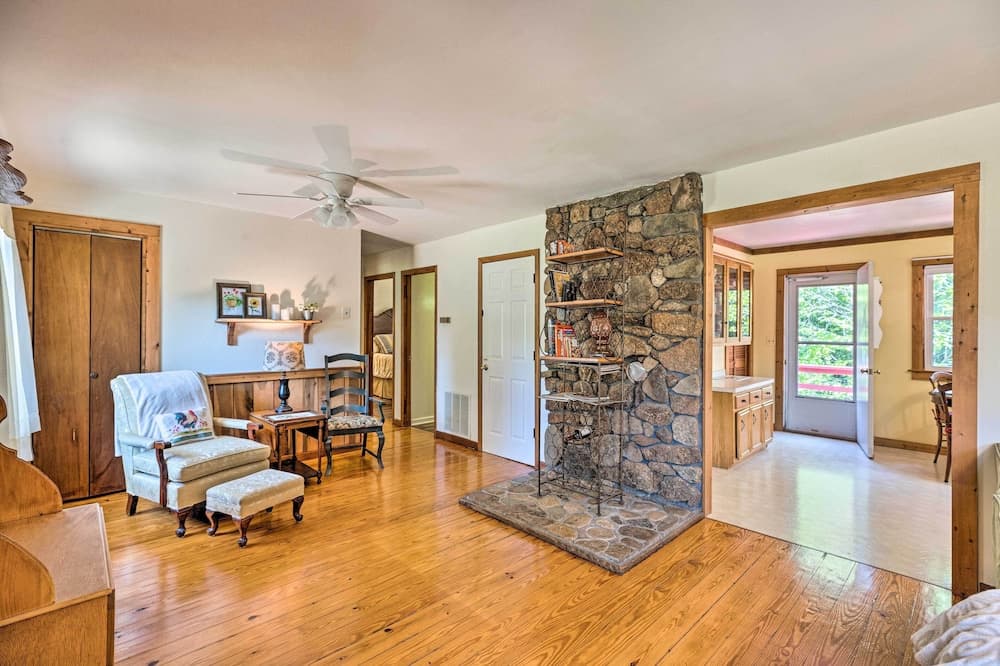 Charming Cottage < 10 Mi to Wineries & Skiing!