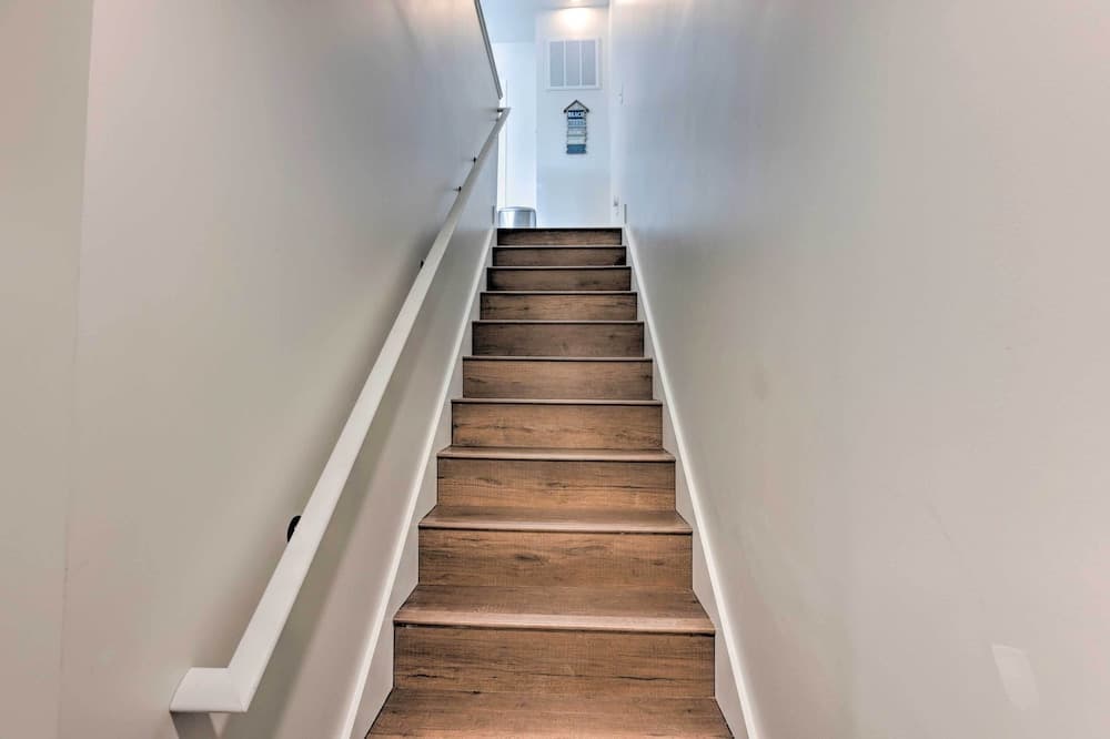 Traverse City Townhome: Walk to Beach!