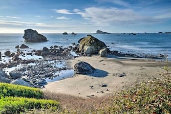 Unique Dog-friendly Log Cabin: Short Walk to Ocean
