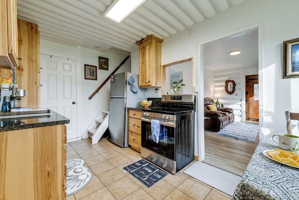 Unique Dog-friendly Log Cabin: Short Walk to Ocean