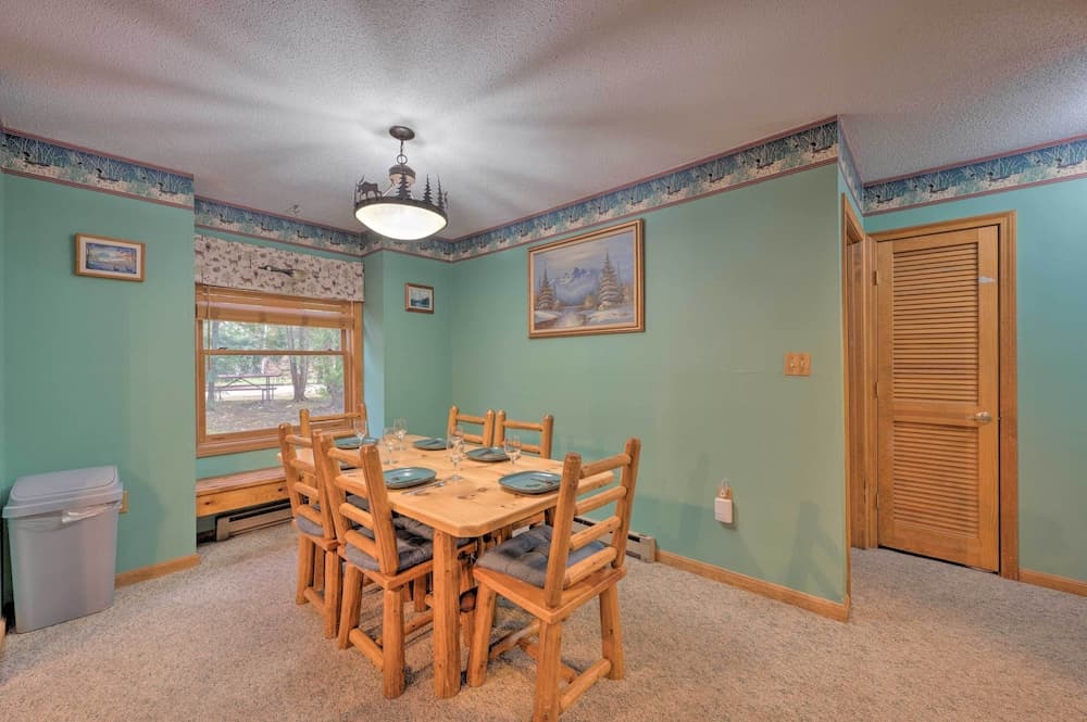 Riverfront Retreat w/ Deck: 1 Mi to Loon Mtn!