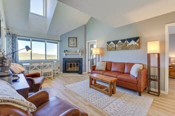 Ski-in/out Granby Condo w/ Mtn Views, Balcony