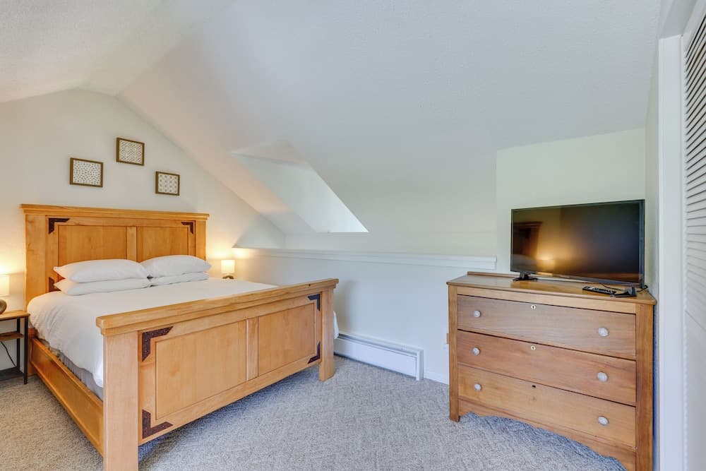 Ski-in/out Granby Condo w/ Mtn Views + Balcony!