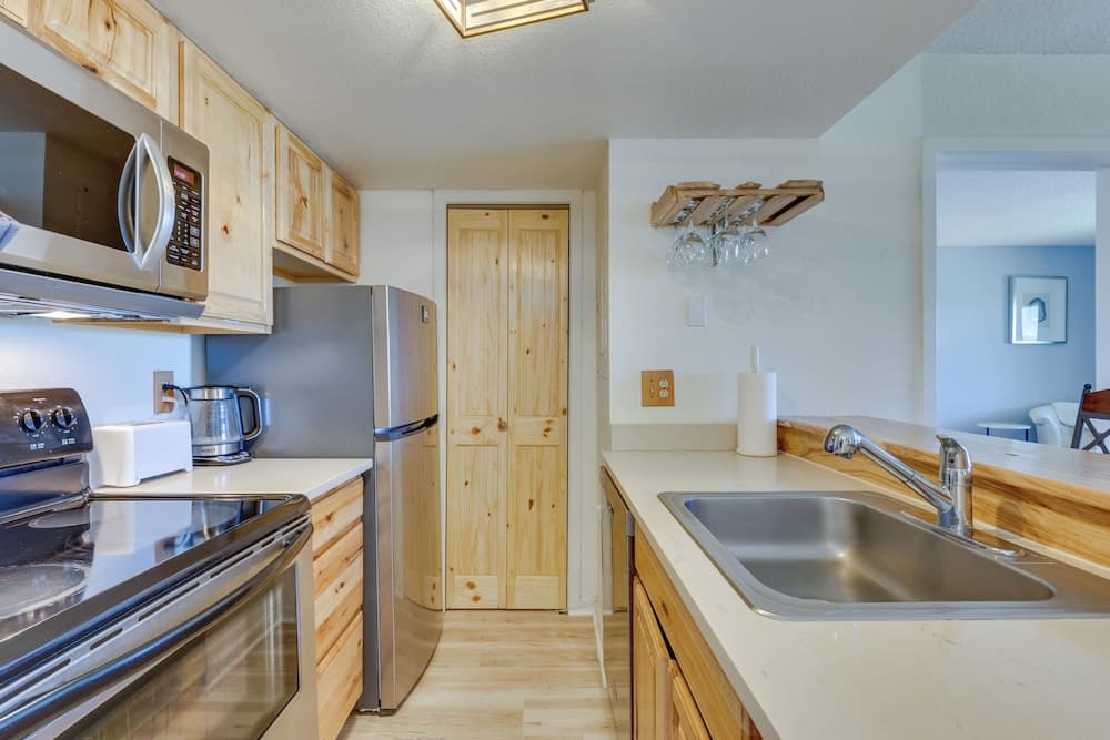 Ski-in/out Granby Condo w/ Mtn Views + Balcony!