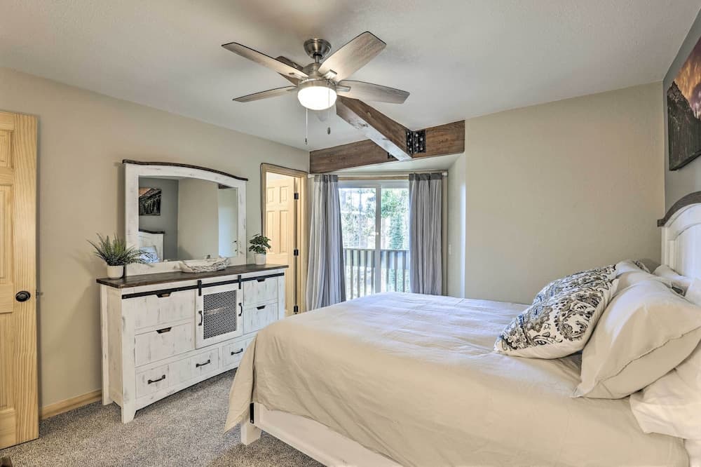 Cozy Winter Park Condo, Walk to Ski Shuttle!