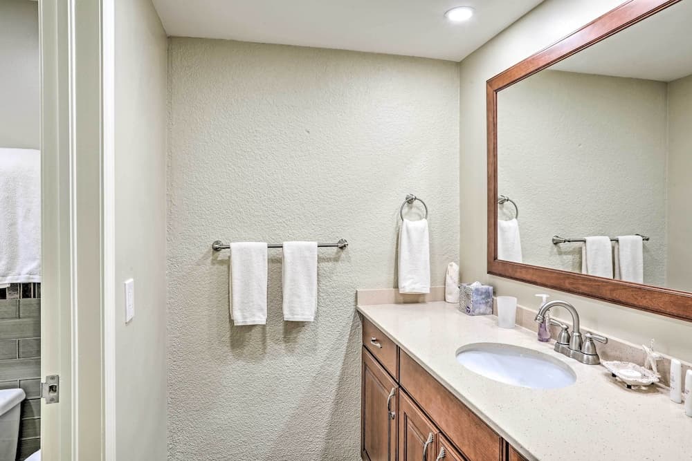 Elysian Resort Condo With 3 Balconies + Amenities!